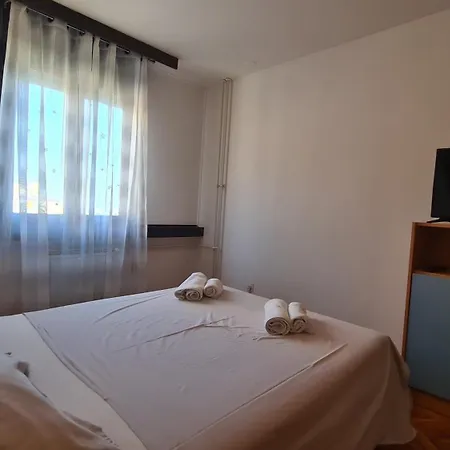 Urbana Apartment