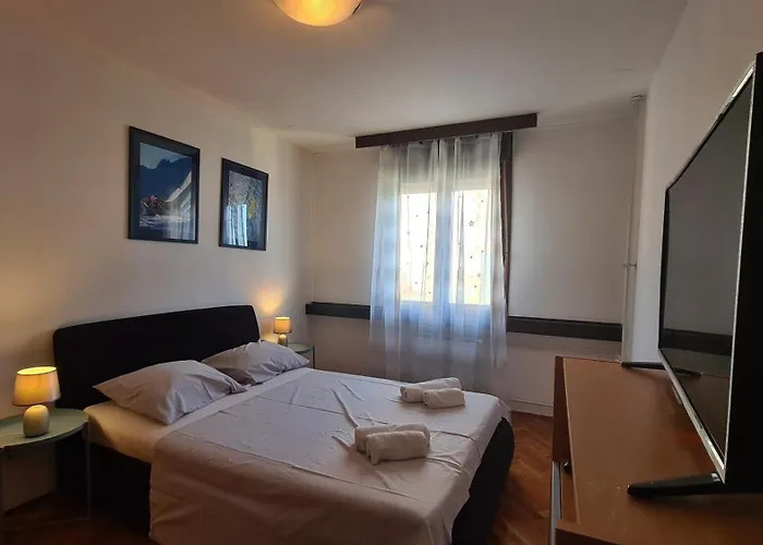 Apartment Urbana - Dvije Spavace Sobe - Blizu Centra - Brzi Internet
