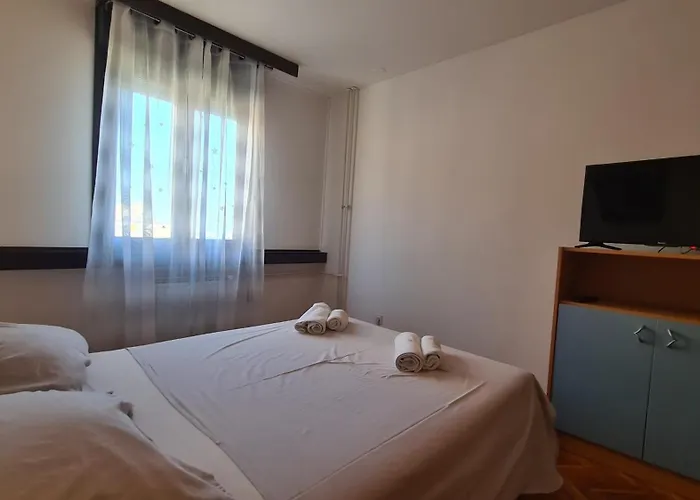 Urbana - Dvije Spavace Sobe - Blizu Centra - Brzi Internet Apartment